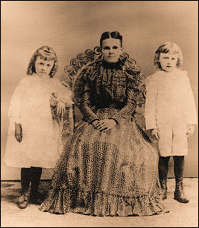 Emma Oldham Little with daughter, Ada, and son, Leonard.