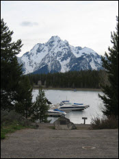 Picture of mountains at start of Swan Lake Heron Pond hike.