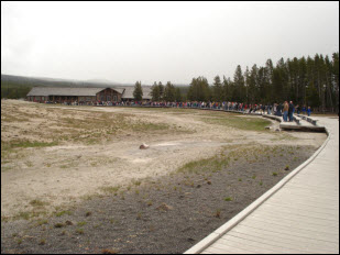 Picture of crowd waiting for the eruption of Old Faithful.